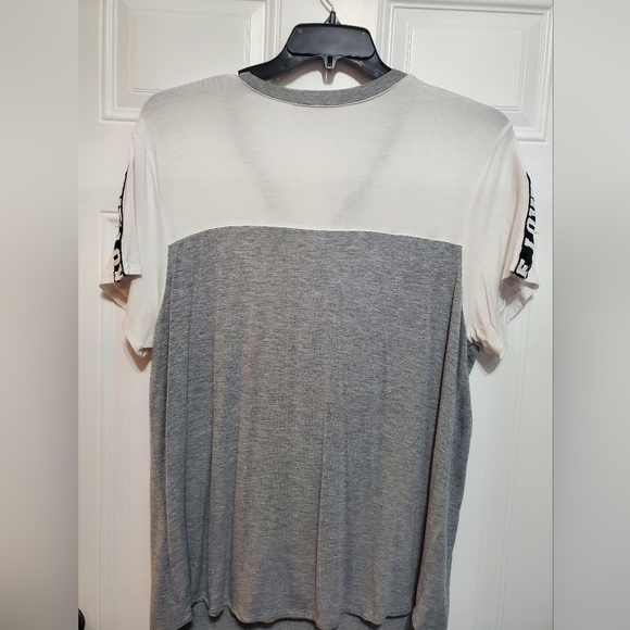 No Boundaries LOVE T-Shirt - Picture 13 of 13